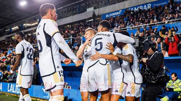 西甲-皇马1-0绝杀阿拉维斯 纳乔染红巴斯克斯制胜 西甲-皇马1-0绝杀阿拉维斯 纳乔染红巴斯克斯制胜